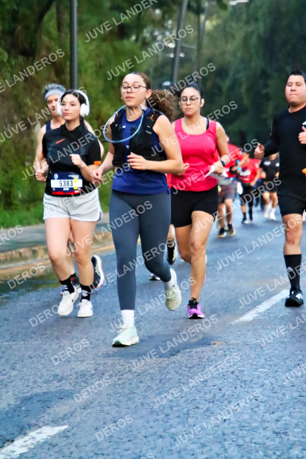 Foto de la CARRERA BIMBO GLOBAL RACE GUADALAJARA en Centro Comercial Andares, Blvd. Puerta de Hierro 4965, Zapopan a las 04:51 · dorsal 5383
