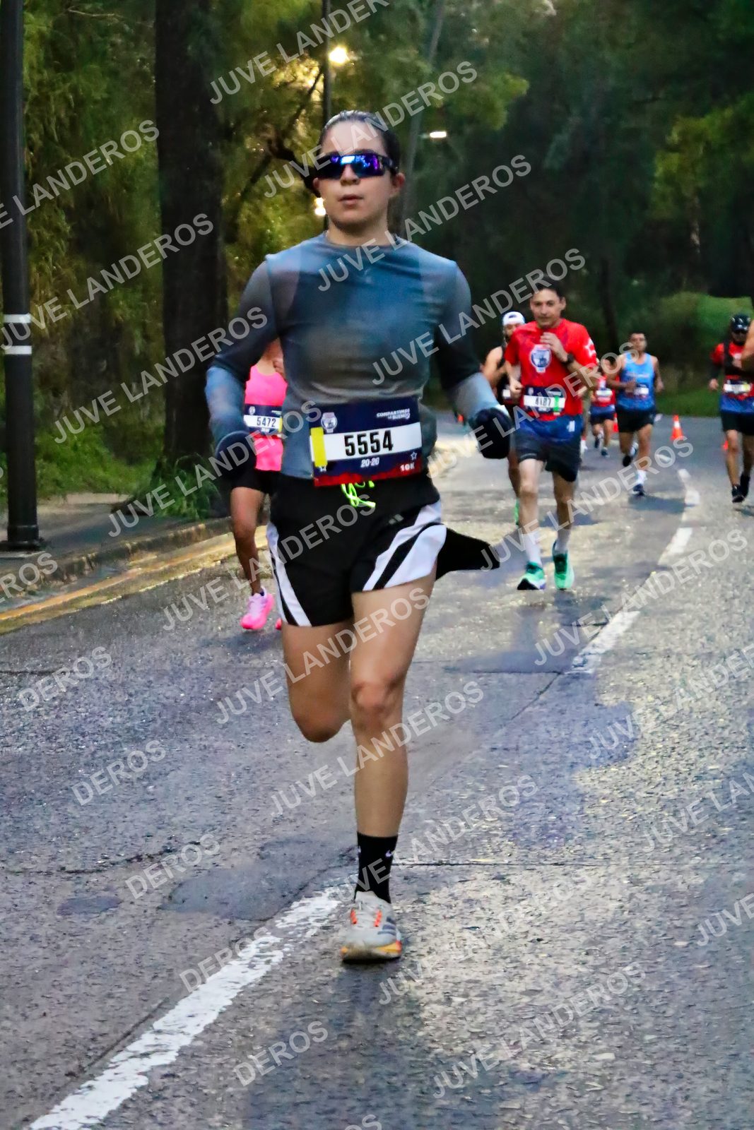 Foto de la CARRERA BIMBO GLOBAL RACE GUADALAJARA en Centro Comercial Andares, Blvd. Puerta de Hierro 4965, Zapopan a las 06:37 · dorsal 5554, 5472, 4187