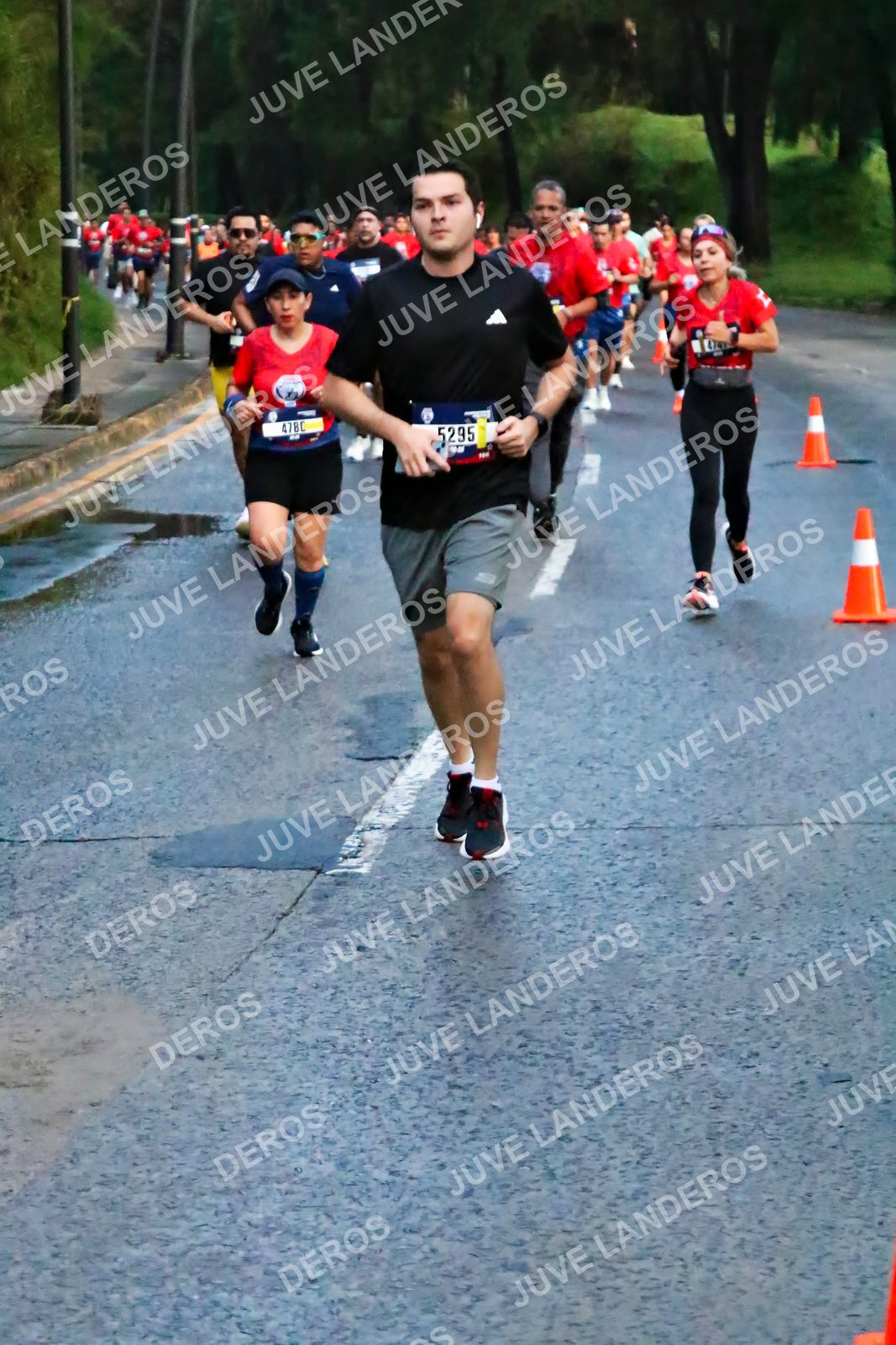 Foto de la CARRERA BIMBO GLOBAL RACE GUADALAJARA en Centro Comercial Andares, Blvd. Puerta de Hierro 4965, Zapopan a las 06:40 · dorsal 5295