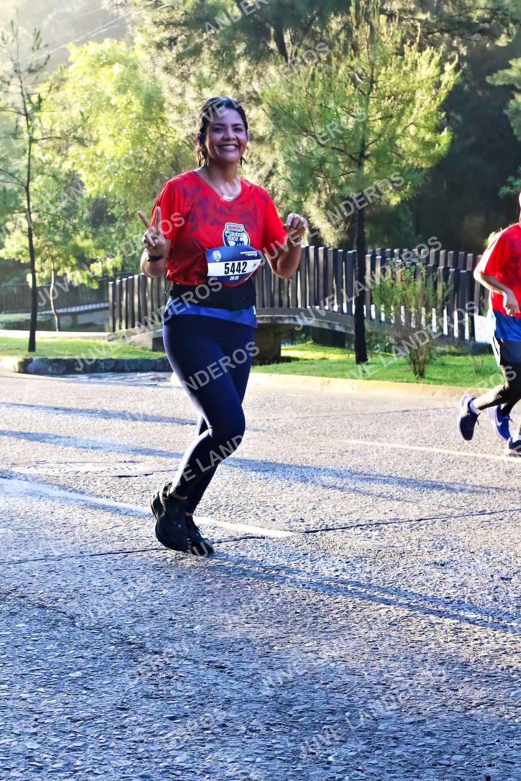 Foto de la CARRERA BIMBO GLOBAL RACE GUADALAJARA en Centro Comercial Andares, Blvd. Puerta de Hierro 4965, Zapopan a las 07:28 · dorsal 5442