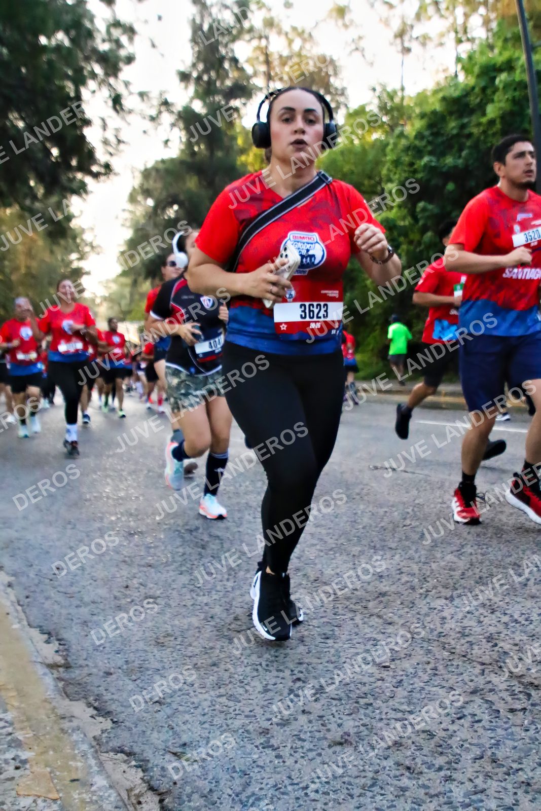 Foto de la CARRERA BIMBO GLOBAL RACE GUADALAJARA en Centro Comercial Andares, Blvd. Puerta de Hierro 4965, Zapopan a las 06:57 · dorsal 3623, 3520, 404