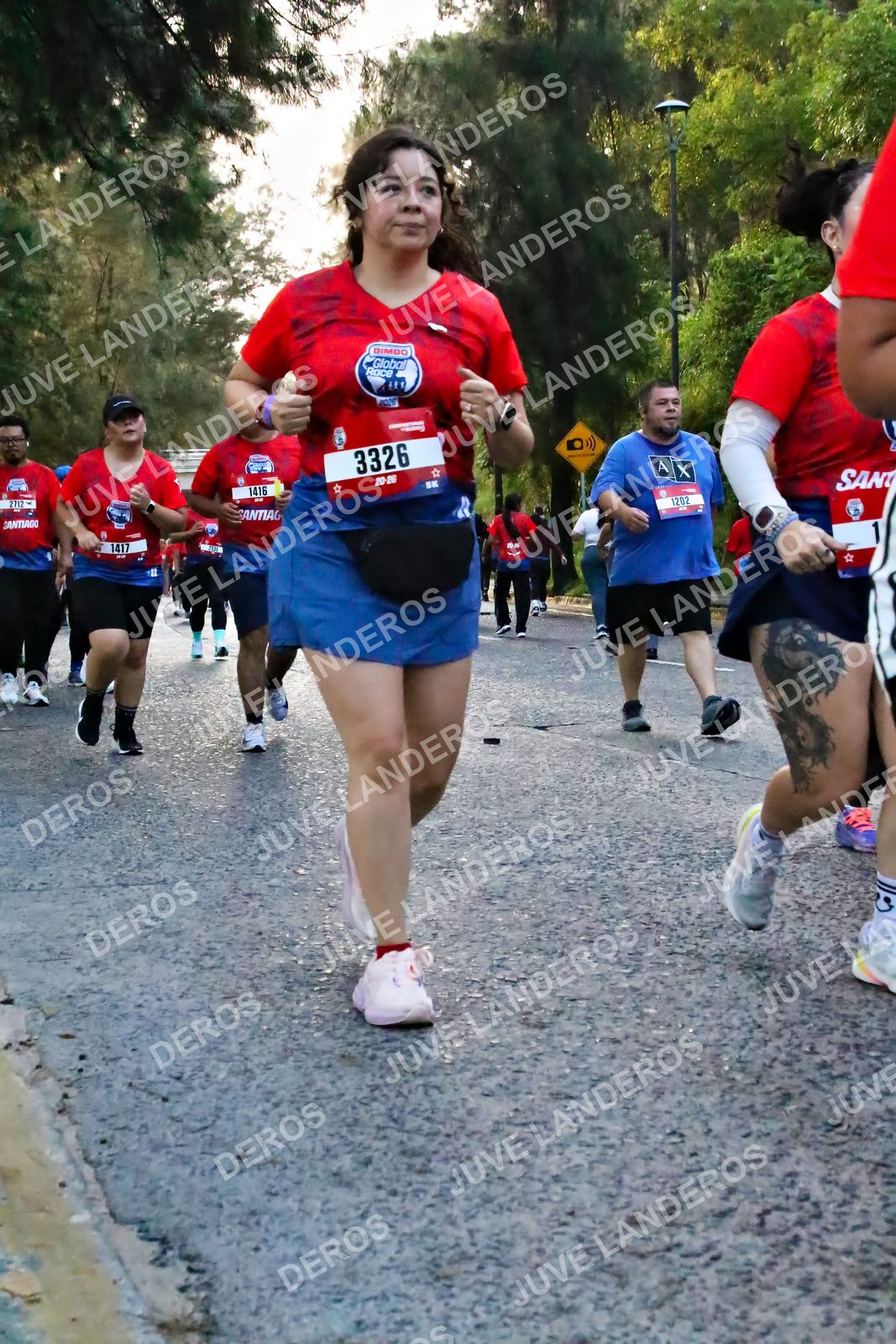 Foto de la CARRERA BIMBO GLOBAL RACE GUADALAJARA en Centro Comercial Andares, Blvd. Puerta de Hierro 4965, Zapopan a las 07:05 · dorsal 3326, 1416, 1202, 1417