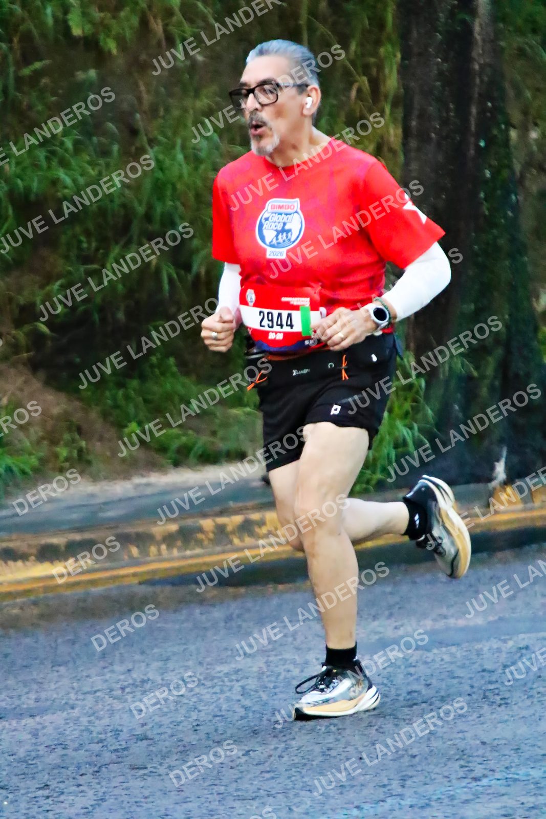 Foto de la CARRERA BIMBO GLOBAL RACE GUADALAJARA en Centro Comercial Andares, Blvd. Puerta de Hierro 4965, Zapopan a las 04:56 · dorsal 2944
