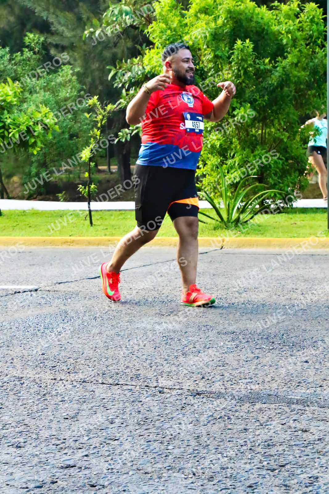 Foto de la CARRERA BIMBO GLOBAL RACE GUADALAJARA en Centro Comercial Andares, Blvd. Puerta de Hierro 4965, Zapopan a las 07:43 · dorsal 4657