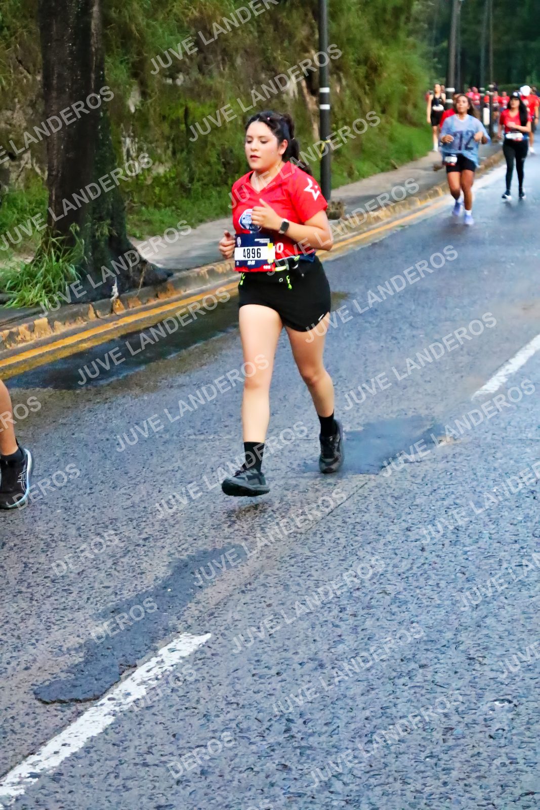 Foto de la CARRERA BIMBO GLOBAL RACE GUADALAJARA en Centro Comercial Andares, Blvd. Puerta de Hierro 4965, Zapopan a las 04:52 · dorsal 4896, 12