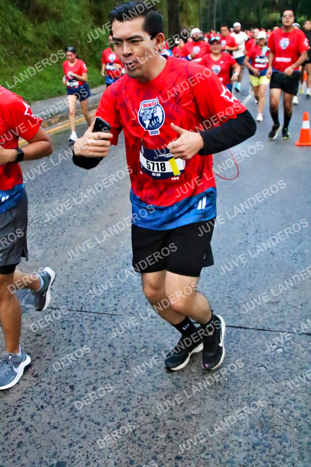 Foto de la CARRERA BIMBO GLOBAL RACE GUADALAJARA en Centro Comercial Andares, Blvd. Puerta de Hierro 4965, Zapopan a las 04:50 · dorsal 5718