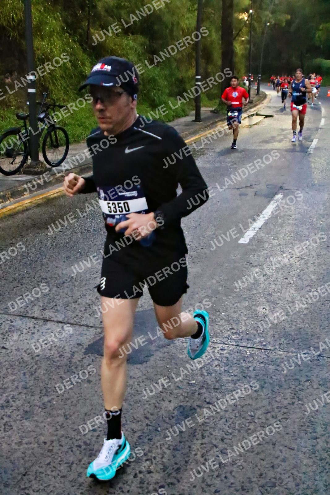 Foto de la CARRERA BIMBO GLOBAL RACE GUADALAJARA en Centro Comercial Andares, Blvd. Puerta de Hierro 4965, Zapopan a las 06:37 · dorsal 5350