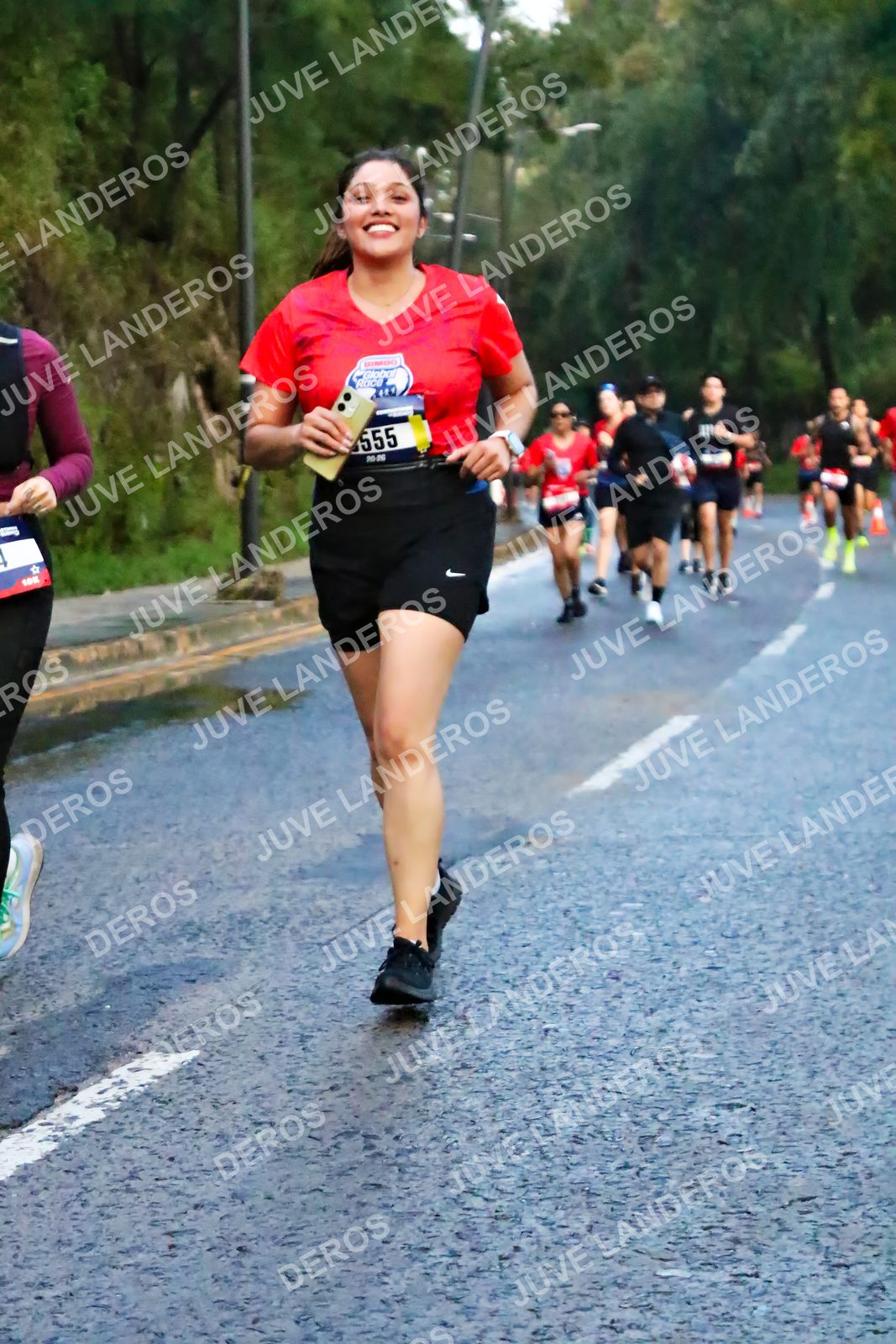 Foto de la CARRERA BIMBO GLOBAL RACE GUADALAJARA en Centro Comercial Andares, Blvd. Puerta de Hierro 4965, Zapopan a las 04:53 · dorsal 555