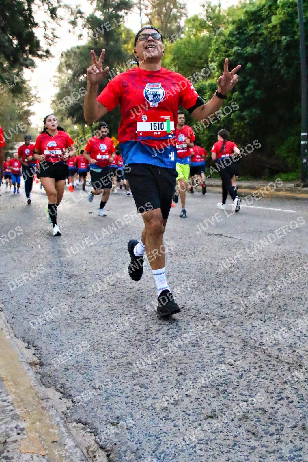 Foto de la CARRERA BIMBO GLOBAL RACE GUADALAJARA en Centro Comercial Andares, Blvd. Puerta de Hierro 4965, Zapopan a las 06:56 · dorsal 1510, 2477, 2020
