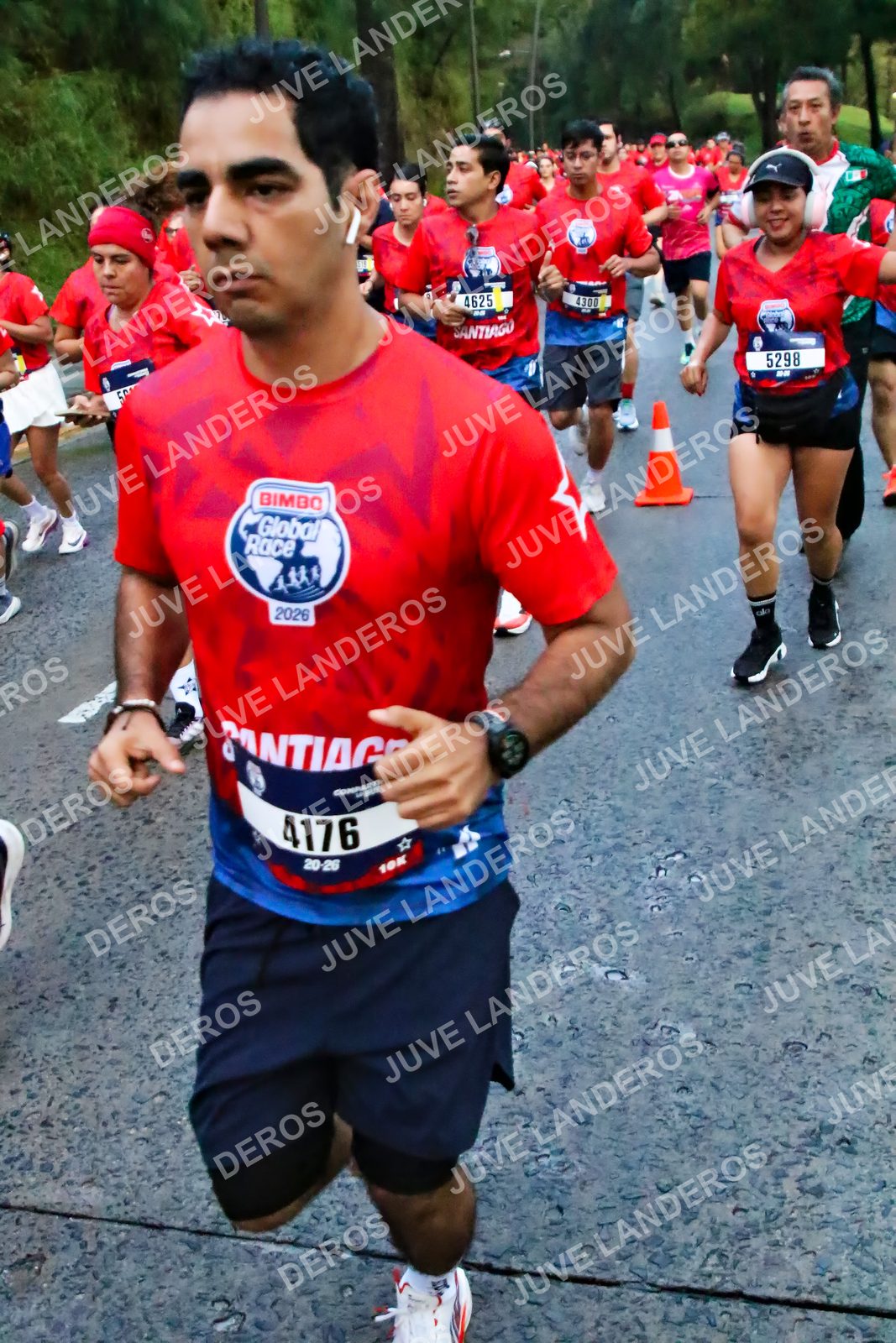 Foto de la CARRERA BIMBO GLOBAL RACE GUADALAJARA en Centro Comercial Andares, Blvd. Puerta de Hierro 4965, Zapopan a las 04:48 · dorsal 4176, 5298, 4625, 4300