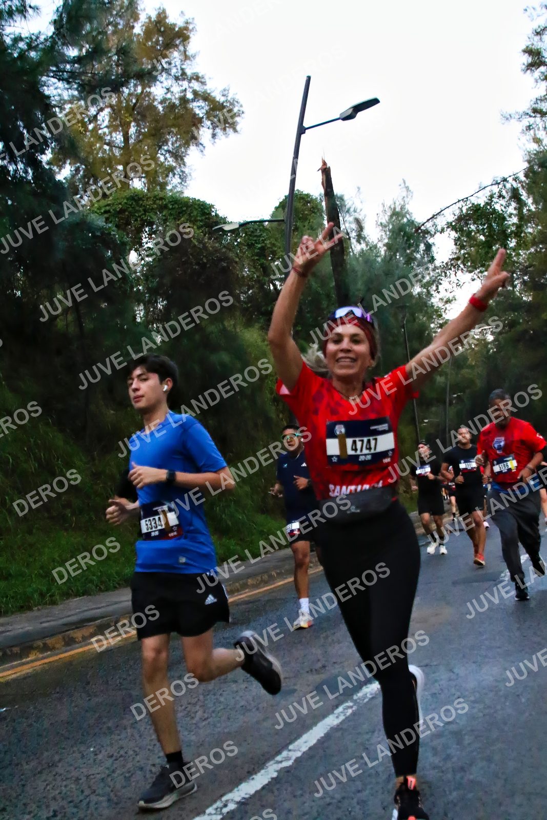 Foto de la CARRERA BIMBO GLOBAL RACE GUADALAJARA en Centro Comercial Andares, Blvd. Puerta de Hierro 4965, Zapopan a las 06:40 · dorsal 4747, 5334