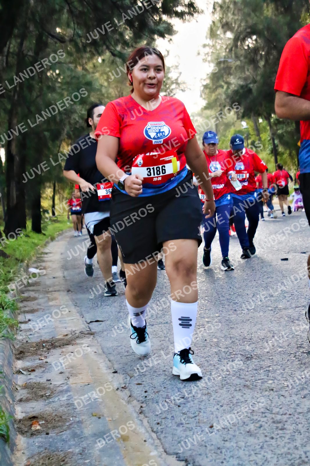 Foto de la CARRERA BIMBO GLOBAL RACE GUADALAJARA en Centro Comercial Andares, Blvd. Puerta de Hierro 4965, Zapopan a las 07:04 · dorsal 3186, 2918, 36
