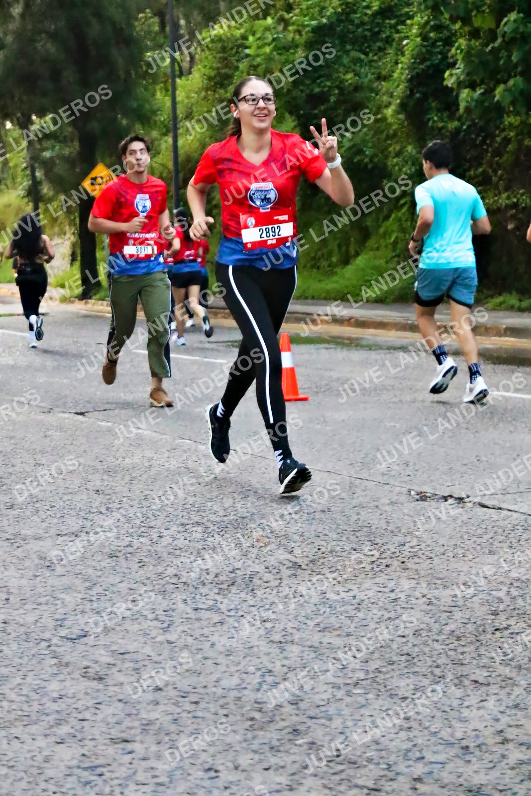 Foto de la CARRERA BIMBO GLOBAL RACE GUADALAJARA en Centro Comercial Andares, Blvd. Puerta de Hierro 4965, Zapopan a las 04:58 · dorsal 3071, 2892