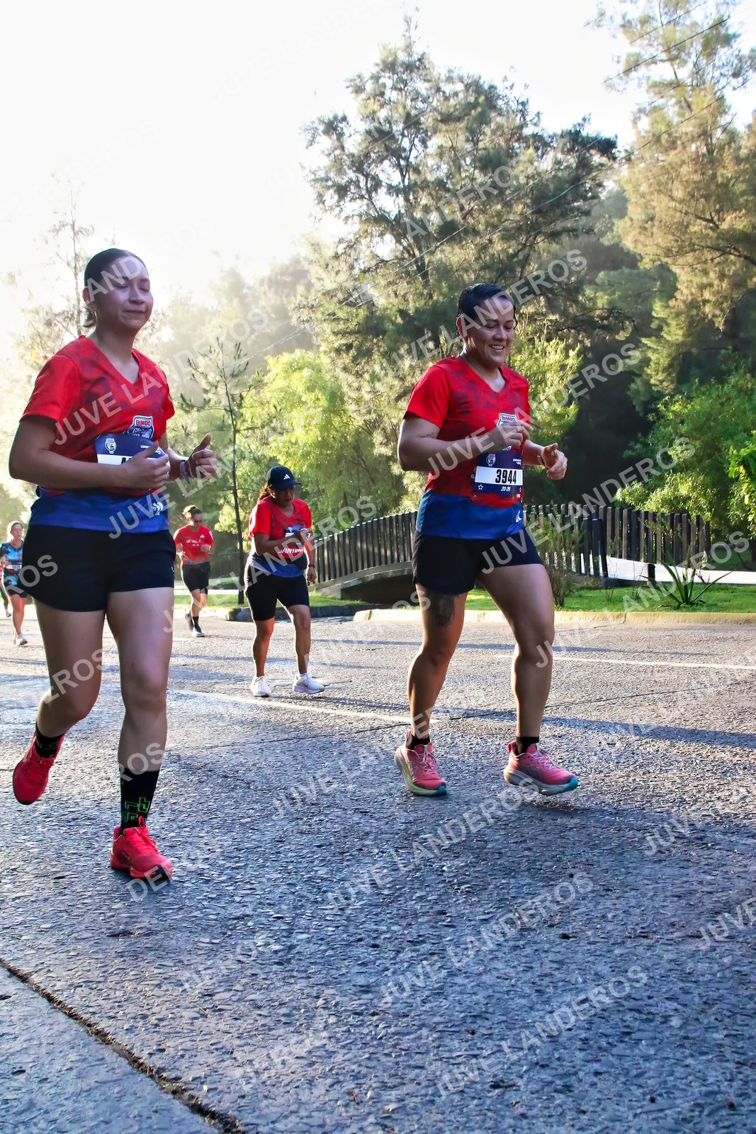 Foto de la CARRERA BIMBO GLOBAL RACE GUADALAJARA en Centro Comercial Andares, Blvd. Puerta de Hierro 4965, Zapopan a las 07:27 · dorsal 3944