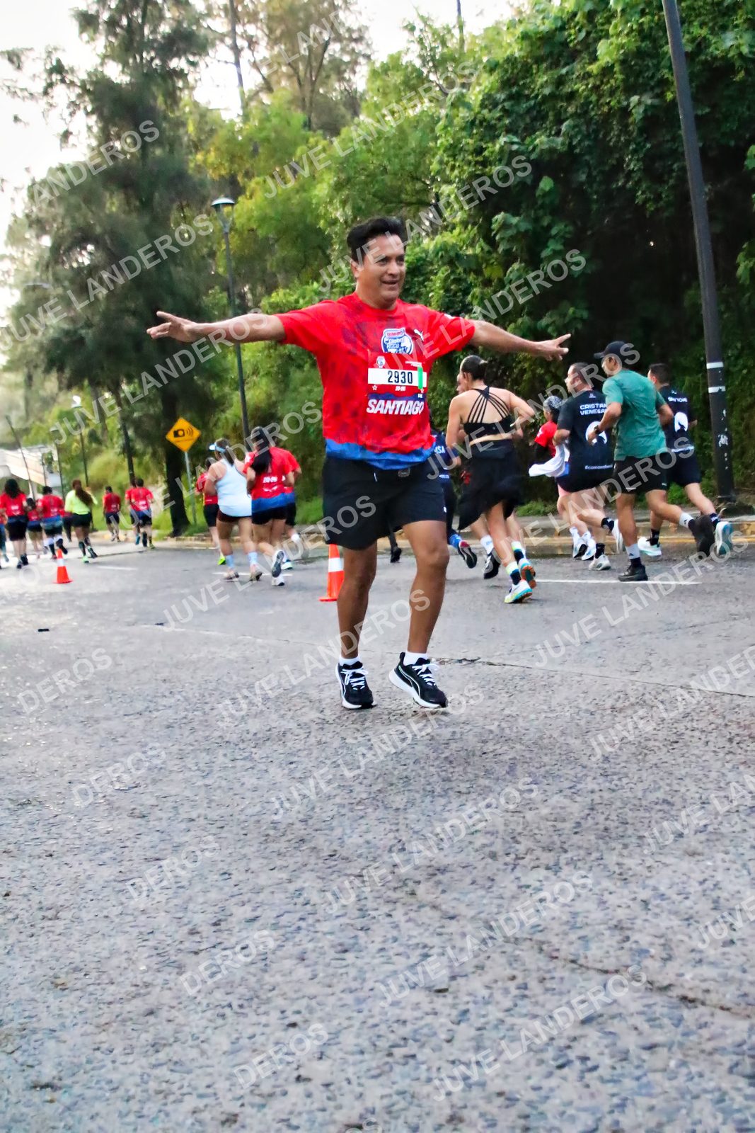 Foto de la CARRERA BIMBO GLOBAL RACE GUADALAJARA en Centro Comercial Andares, Blvd. Puerta de Hierro 4965, Zapopan a las 04:59 · dorsal 2930