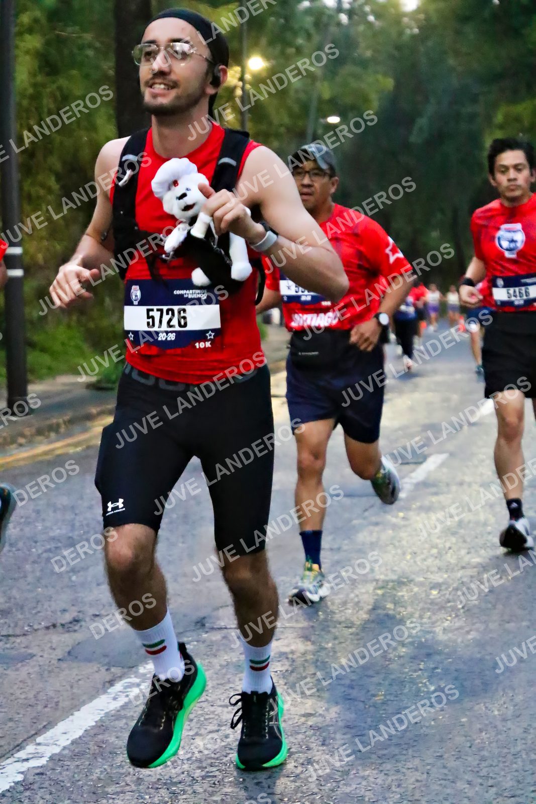 Foto de la CARRERA BIMBO GLOBAL RACE GUADALAJARA en Centro Comercial Andares, Blvd. Puerta de Hierro 4965, Zapopan a las 06:39 · dorsal 5726, 5466