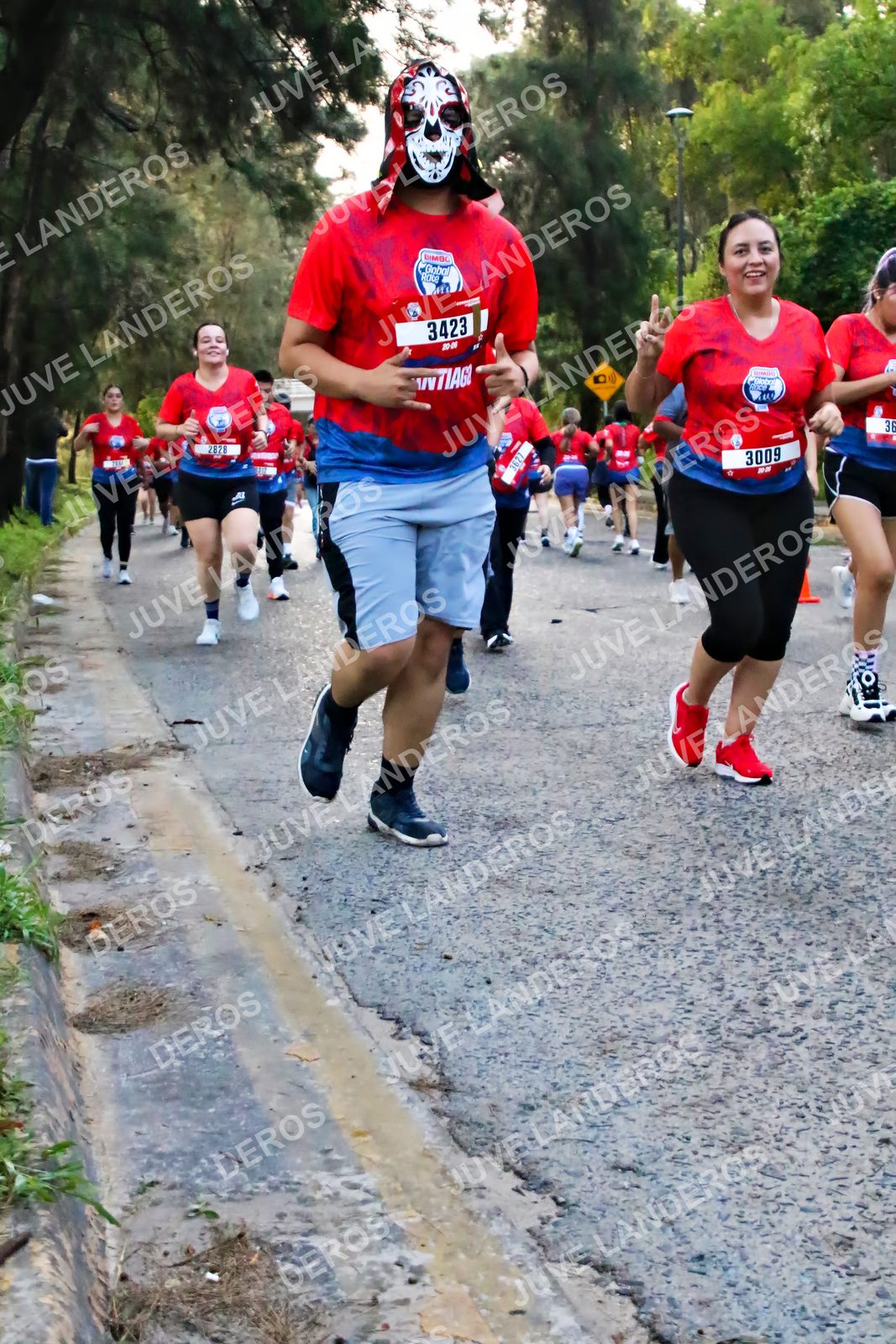 Foto de la CARRERA BIMBO GLOBAL RACE GUADALAJARA en Centro Comercial Andares, Blvd. Puerta de Hierro 4965, Zapopan a las 07:01 · dorsal 3423, 3009, 3627, 2828