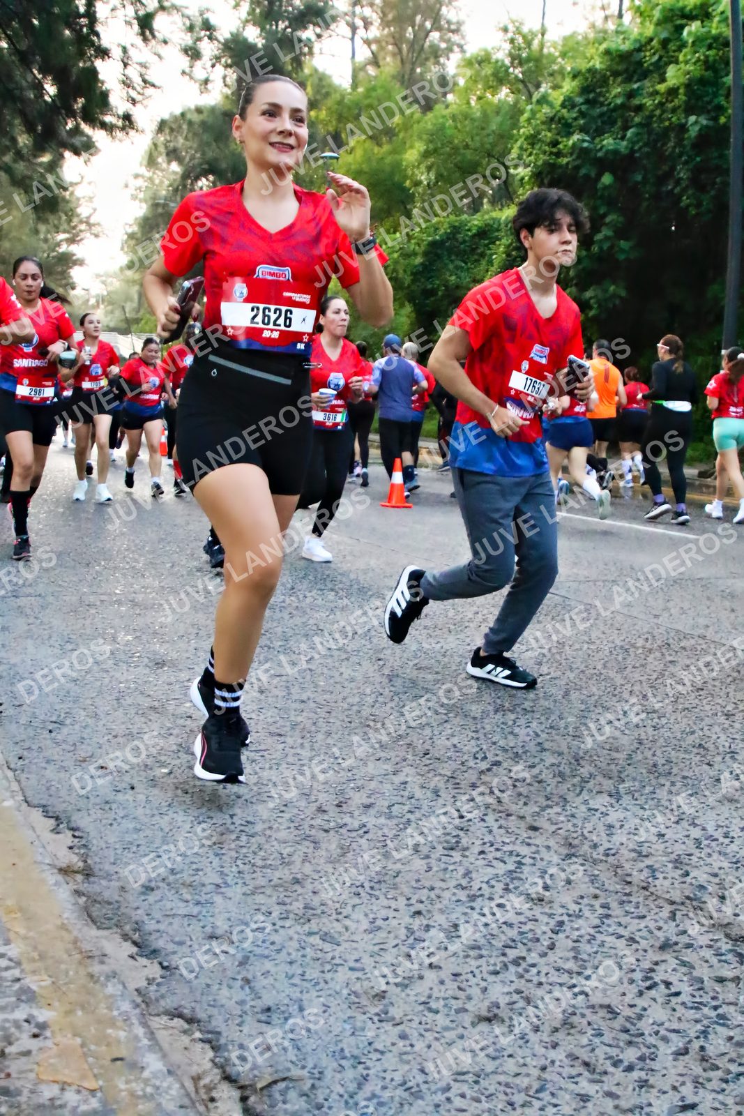 Foto de la CARRERA BIMBO GLOBAL RACE GUADALAJARA en Centro Comercial Andares, Blvd. Puerta de Hierro 4965, Zapopan a las 07:01 · dorsal 2626, 298, 17637, 3616