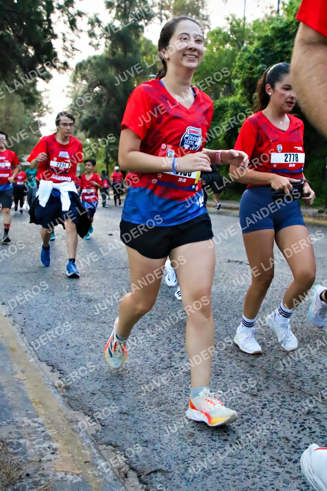 Foto de la CARRERA BIMBO GLOBAL RACE GUADALAJARA en Centro Comercial Andares, Blvd. Puerta de Hierro 4965, Zapopan a las 07:03 · dorsal 2778, 2299