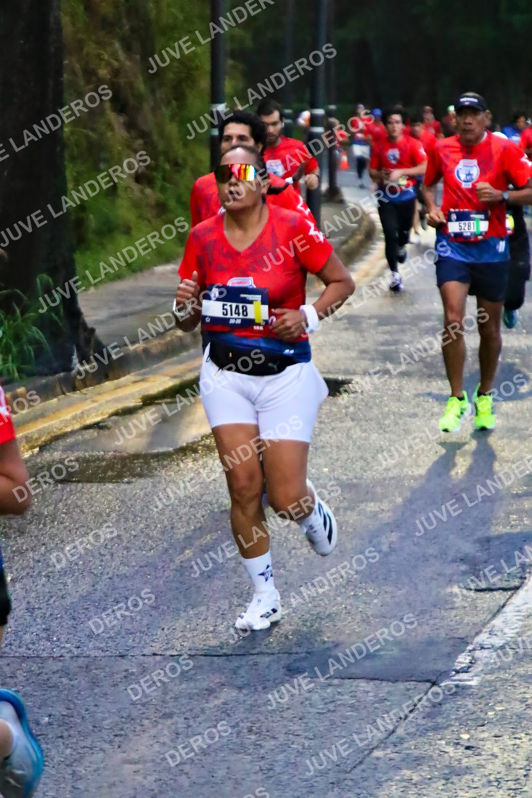 Foto de la CARRERA BIMBO GLOBAL RACE GUADALAJARA en Centro Comercial Andares, Blvd. Puerta de Hierro 4965, Zapopan a las 06:38 · dorsal 5148, 5281
