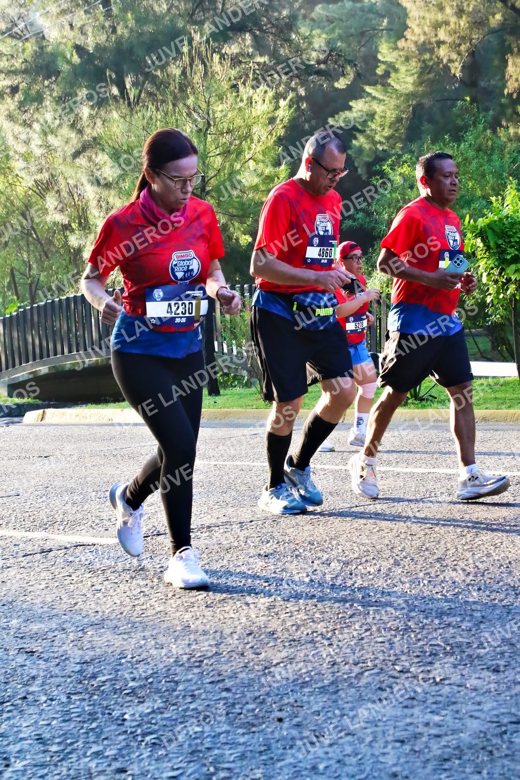 Foto de la CARRERA BIMBO GLOBAL RACE GUADALAJARA en Centro Comercial Andares, Blvd. Puerta de Hierro 4965, Zapopan a las 07:31 · dorsal 4230, 4860, 5278