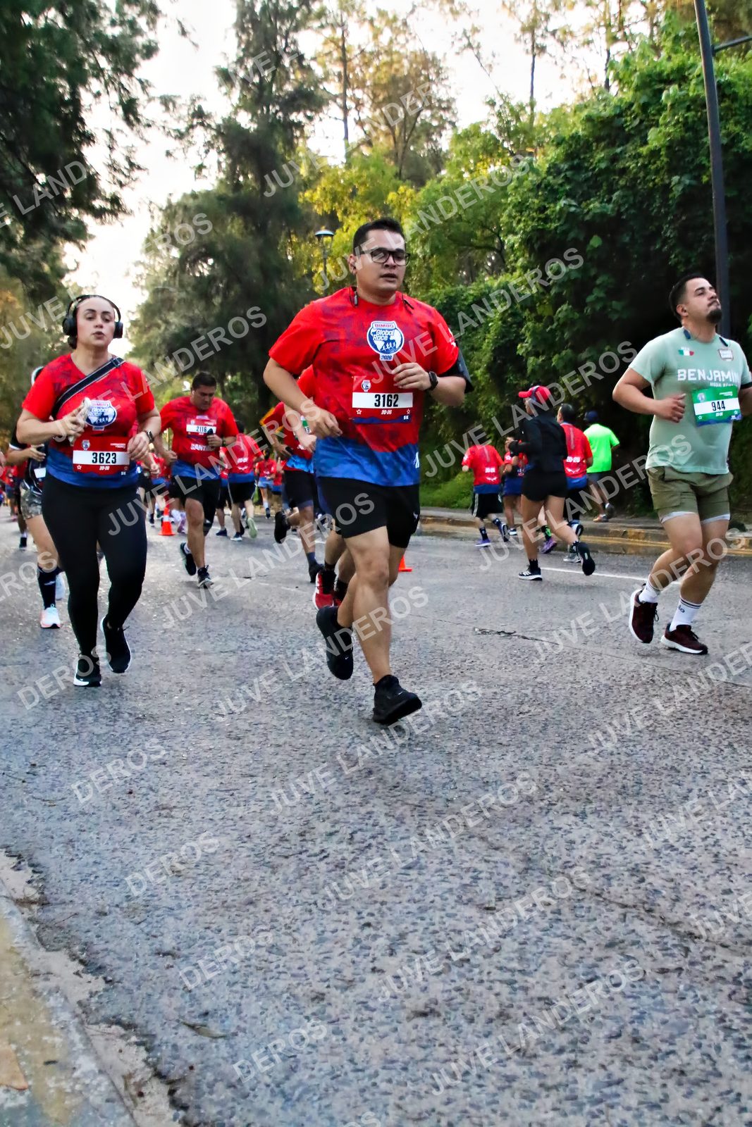Foto de la CARRERA BIMBO GLOBAL RACE GUADALAJARA en Centro Comercial Andares, Blvd. Puerta de Hierro 4965, Zapopan a las 06:57 · dorsal 3162, 3623, 944