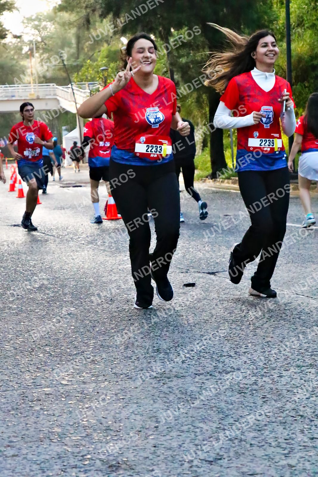Foto de la CARRERA BIMBO GLOBAL RACE GUADALAJARA en Centro Comercial Andares, Blvd. Puerta de Hierro 4965, Zapopan a las 07:10 · dorsal 2233, 2239, 17630