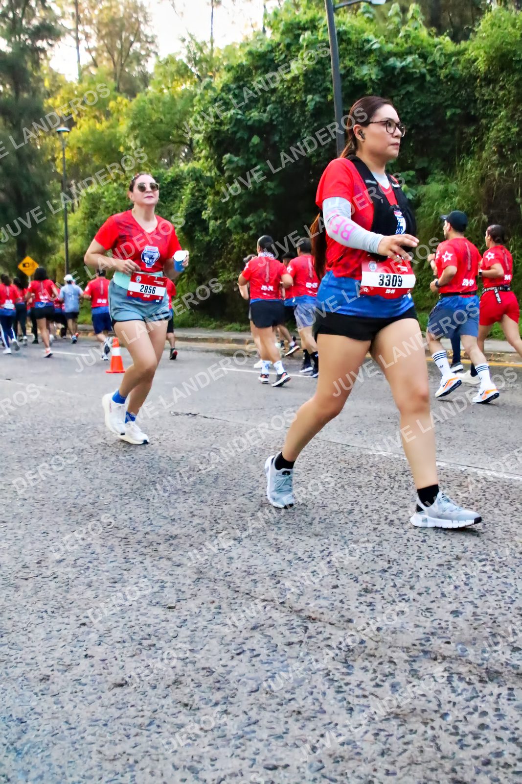 Foto de la CARRERA BIMBO GLOBAL RACE GUADALAJARA en Centro Comercial Andares, Blvd. Puerta de Hierro 4965, Zapopan a las 06:57 · dorsal 2856