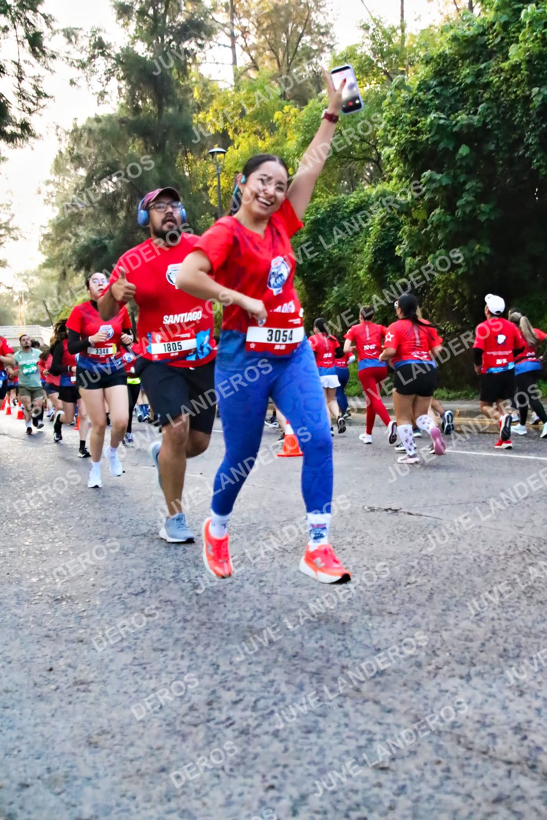Foto de la CARRERA BIMBO GLOBAL RACE GUADALAJARA en Centro Comercial Andares, Blvd. Puerta de Hierro 4965, Zapopan a las 06:57 · dorsal 3054, 1805, 3348