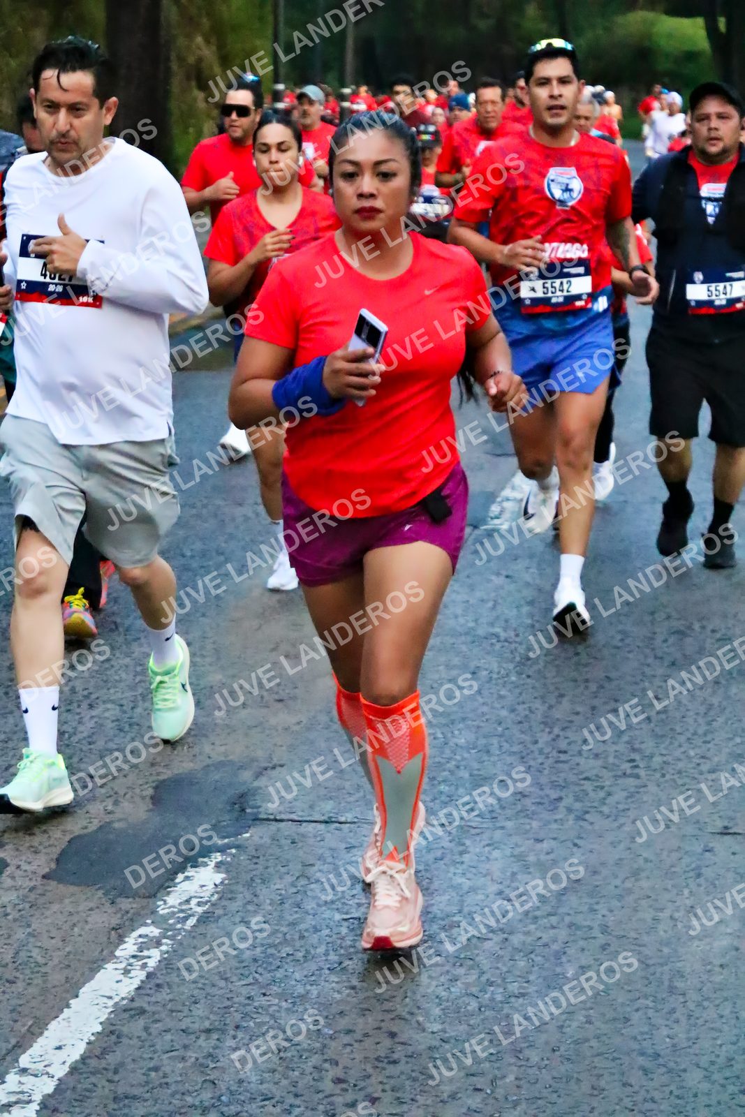 Foto de la CARRERA BIMBO GLOBAL RACE GUADALAJARA en Centro Comercial Andares, Blvd. Puerta de Hierro 4965, Zapopan a las 06:41 · dorsal 5542, 5547