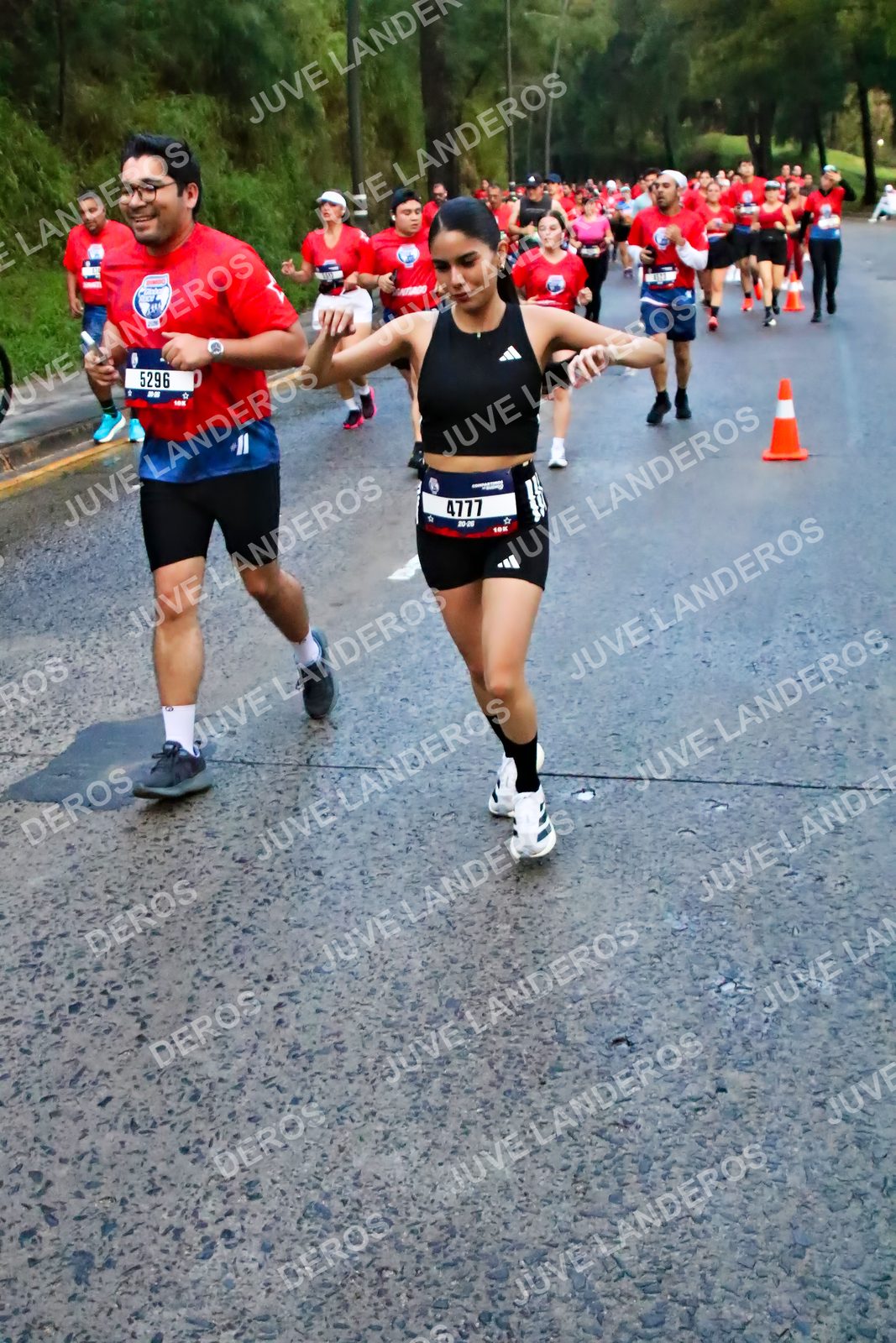 Foto de la CARRERA BIMBO GLOBAL RACE GUADALAJARA en Centro Comercial Andares, Blvd. Puerta de Hierro 4965, Zapopan a las 04:49 · dorsal 4777, 5296