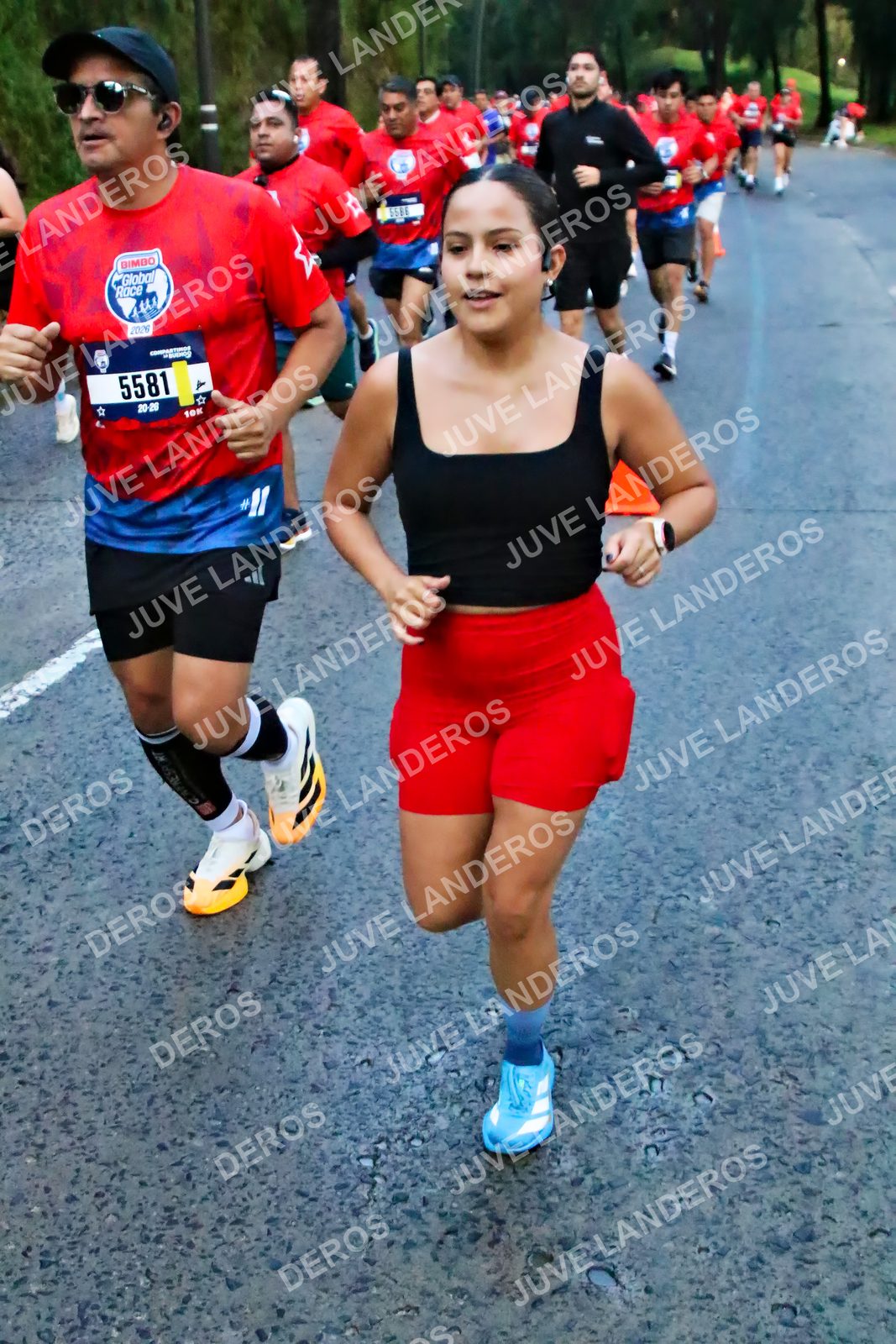 Foto de la CARRERA BIMBO GLOBAL RACE GUADALAJARA en Centro Comercial Andares, Blvd. Puerta de Hierro 4965, Zapopan a las 04:48 · dorsal 5581, 5586