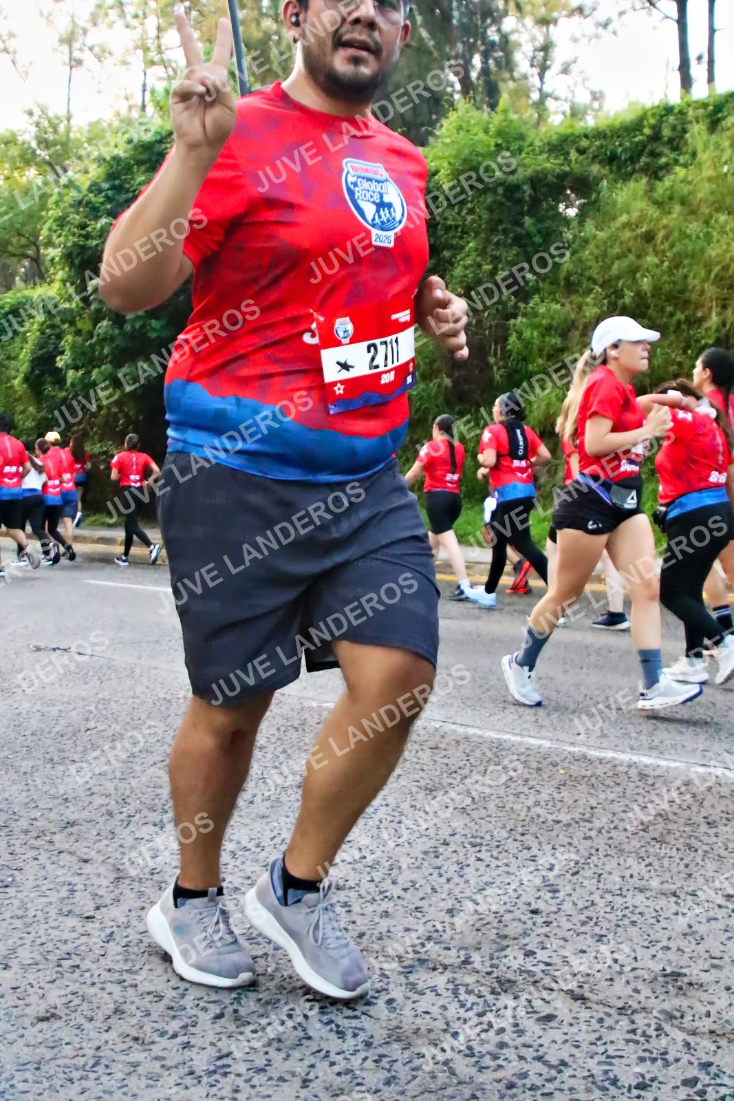 Foto de la CARRERA BIMBO GLOBAL RACE GUADALAJARA en Centro Comercial Andares, Blvd. Puerta de Hierro 4965, Zapopan a las 06:59 · dorsal 2711