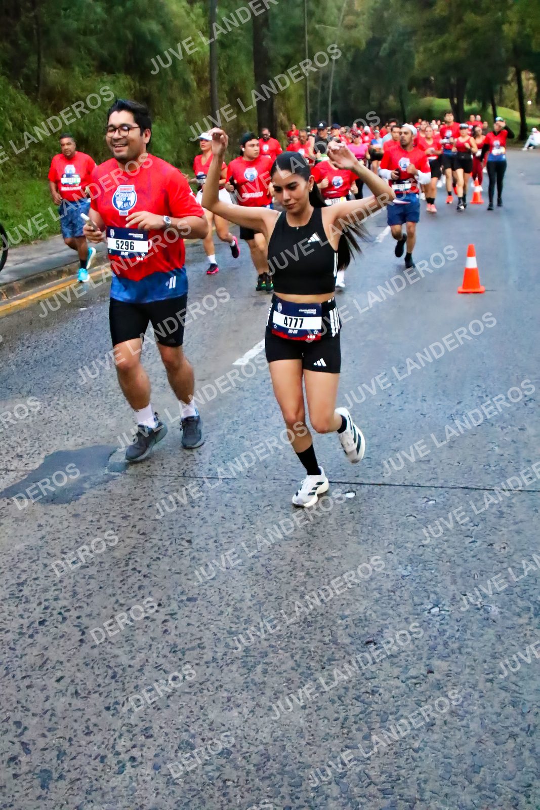 Foto de la CARRERA BIMBO GLOBAL RACE GUADALAJARA en Centro Comercial Andares, Blvd. Puerta de Hierro 4965, Zapopan a las 04:49 · dorsal 4777, 5296