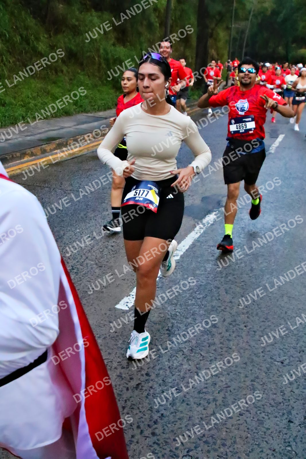 Foto de la CARRERA BIMBO GLOBAL RACE GUADALAJARA en Centro Comercial Andares, Blvd. Puerta de Hierro 4965, Zapopan a las 06:41 · dorsal 4869, 5177