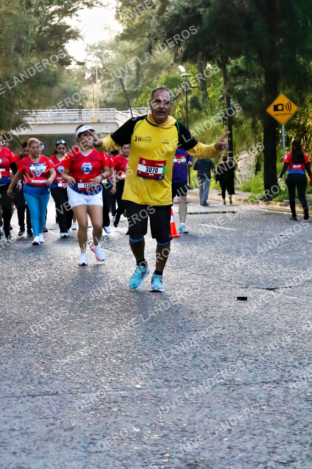 Foto de la CARRERA BIMBO GLOBAL RACE GUADALAJARA en Centro Comercial Andares, Blvd. Puerta de Hierro 4965, Zapopan a las 07:06 · dorsal 3070, 1221, 3001, 2392