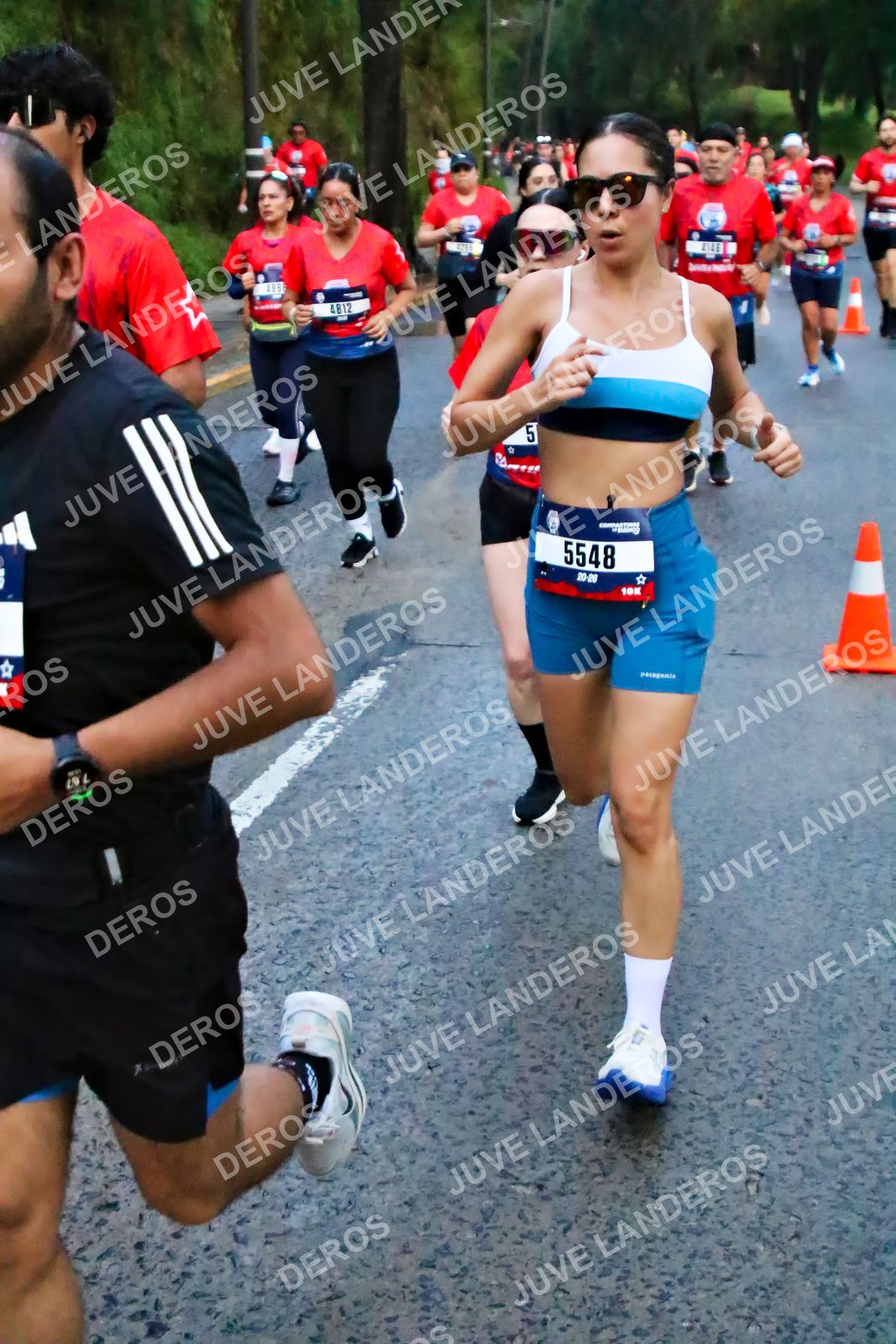 Foto de la CARRERA BIMBO GLOBAL RACE GUADALAJARA en Centro Comercial Andares, Blvd. Puerta de Hierro 4965, Zapopan a las 06:42 · dorsal 5548, 4812, 4146