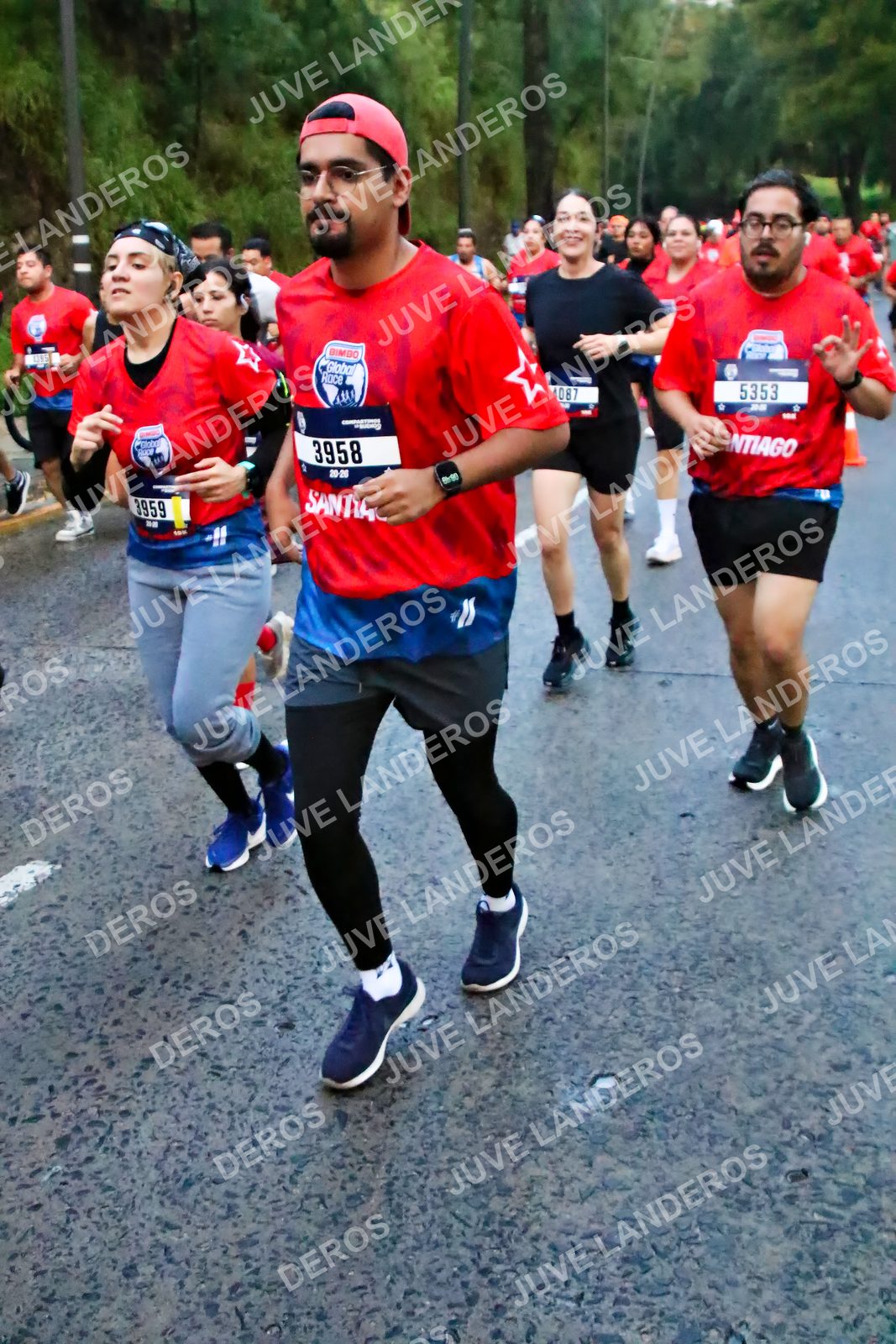 Foto de la CARRERA BIMBO GLOBAL RACE GUADALAJARA en Centro Comercial Andares, Blvd. Puerta de Hierro 4965, Zapopan a las 04:49 · dorsal 3958, 5353, 3959