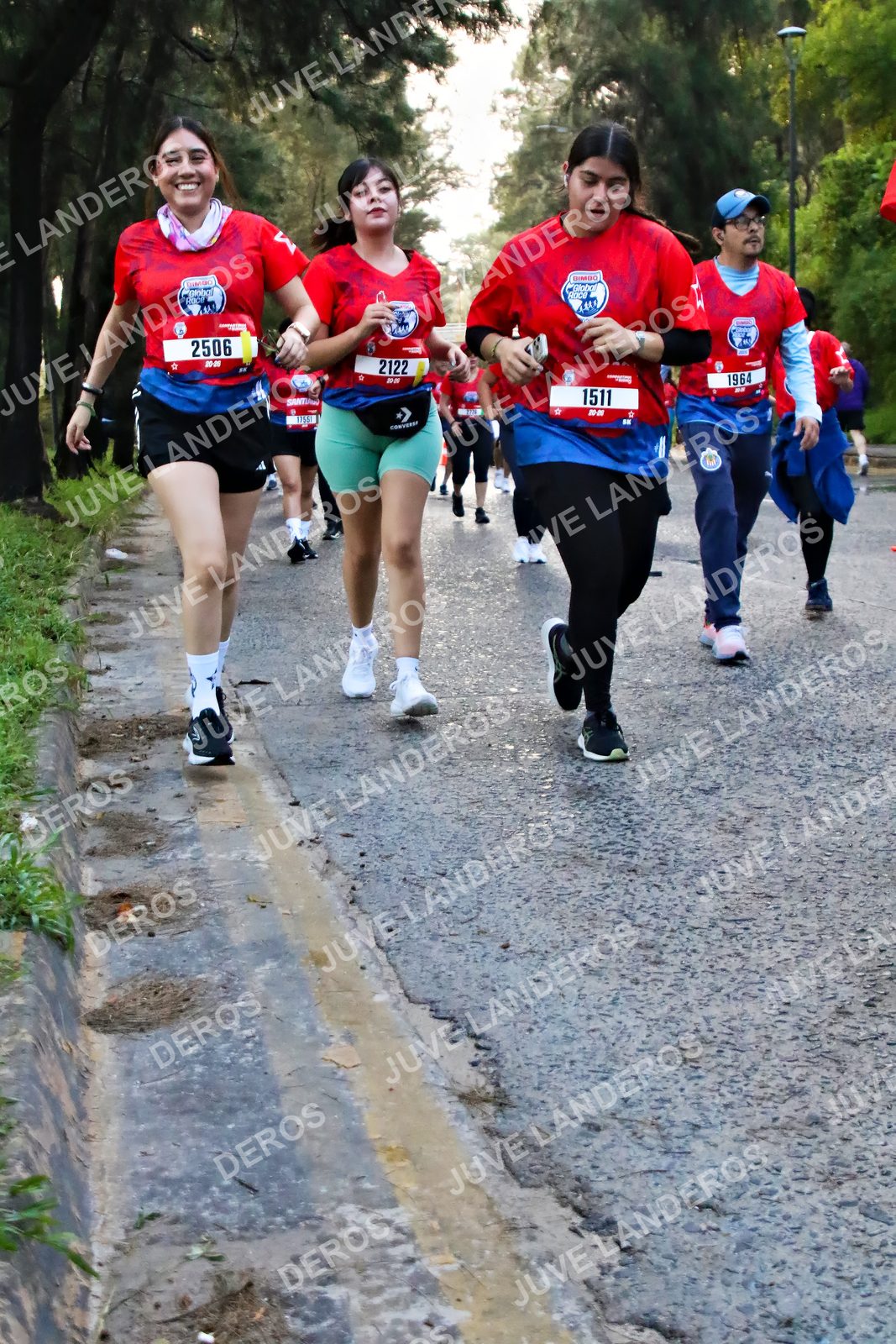 Foto de la CARRERA BIMBO GLOBAL RACE GUADALAJARA en Centro Comercial Andares, Blvd. Puerta de Hierro 4965, Zapopan a las 07:04 · dorsal 1511, 2506, 2122, 1964