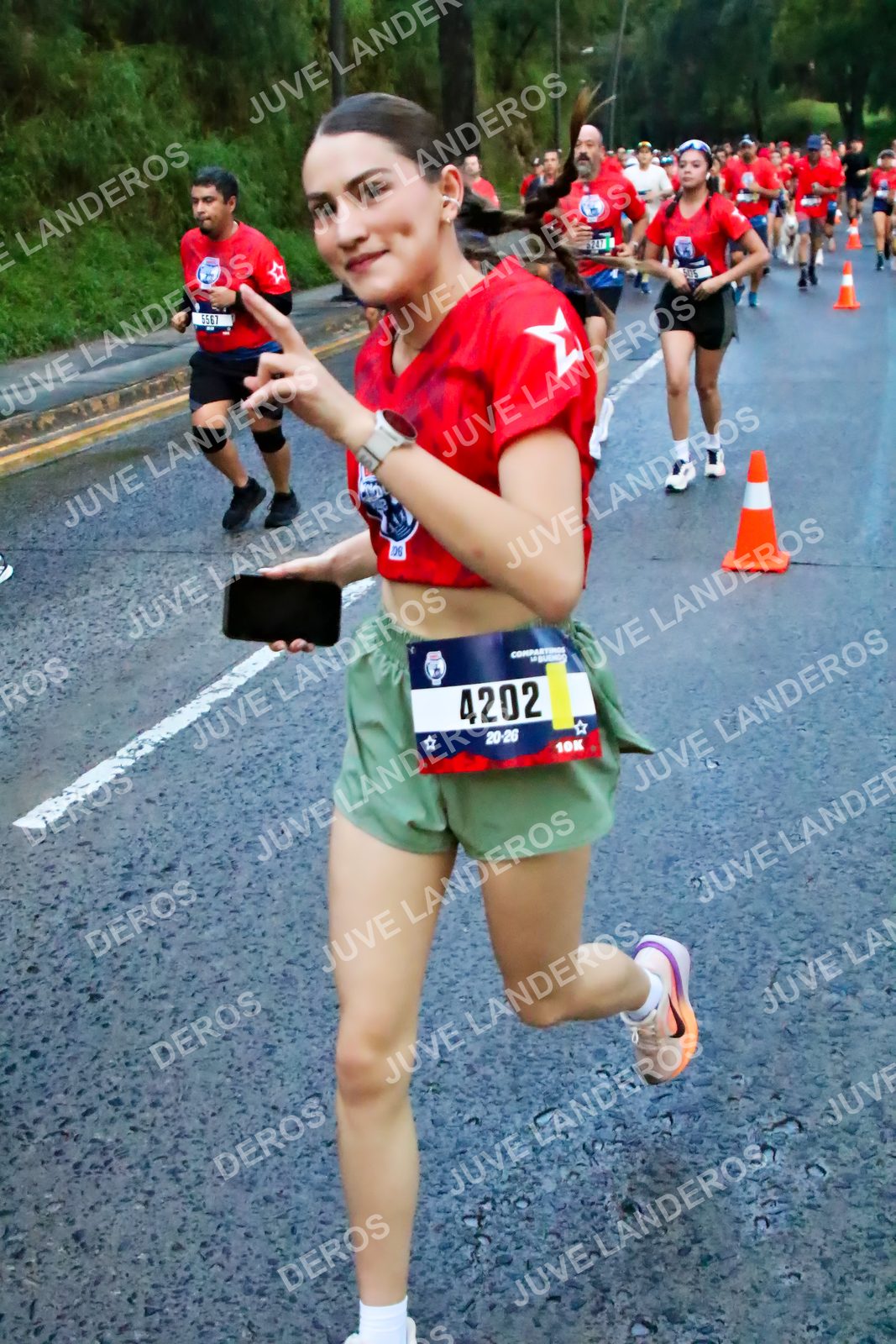 Foto de la CARRERA BIMBO GLOBAL RACE GUADALAJARA en Centro Comercial Andares, Blvd. Puerta de Hierro 4965, Zapopan a las 04:48 · dorsal 4202, 5567