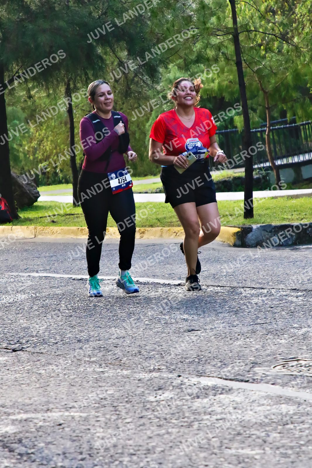 Foto de la CARRERA BIMBO GLOBAL RACE GUADALAJARA en Centro Comercial Andares, Blvd. Puerta de Hierro 4965, Zapopan a las 07:42 · dorsal 4754