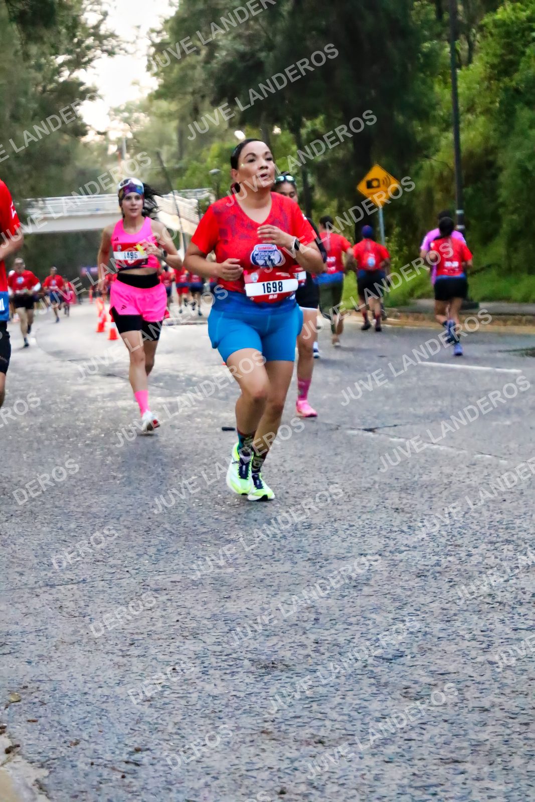 Foto de la CARRERA BIMBO GLOBAL RACE GUADALAJARA en Centro Comercial Andares, Blvd. Puerta de Hierro 4965, Zapopan a las 04:57 · dorsal 1698, 1495