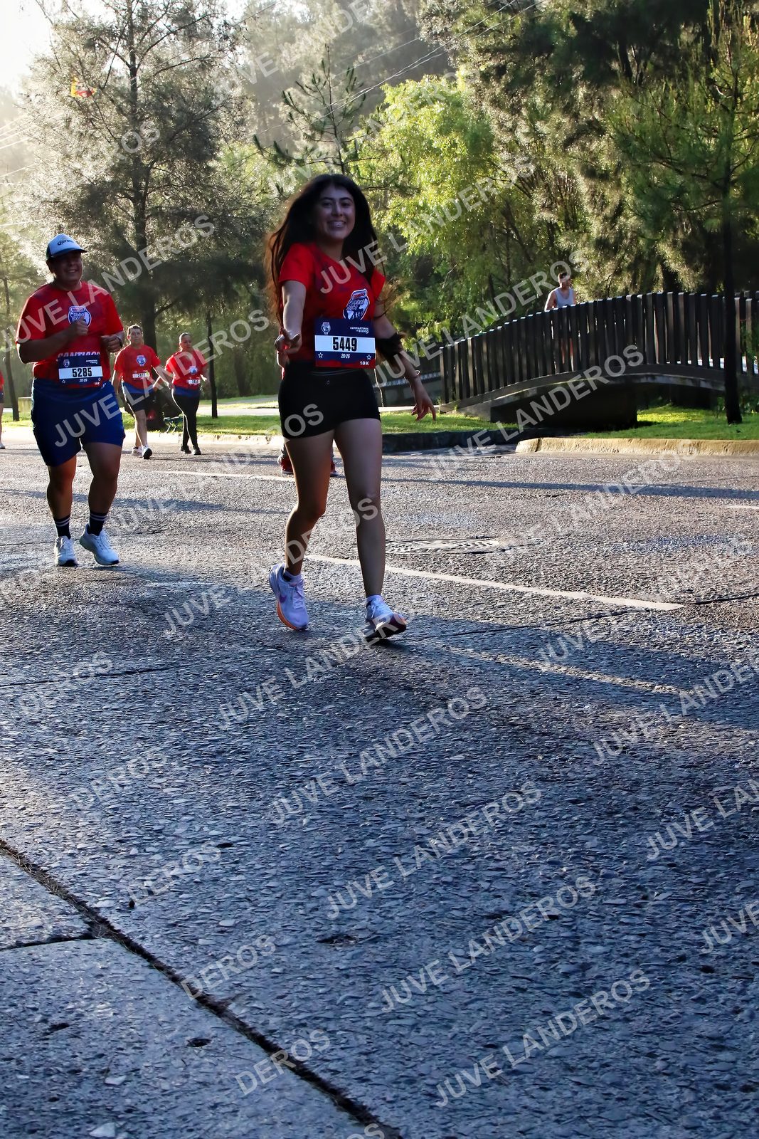 Foto de la CARRERA BIMBO GLOBAL RACE GUADALAJARA en Centro Comercial Andares, Blvd. Puerta de Hierro 4965, Zapopan a las 07:32 · dorsal 5449, 5285