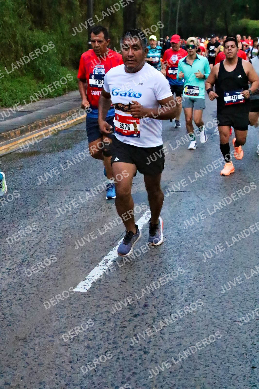 Foto de la CARRERA BIMBO GLOBAL RACE GUADALAJARA en Centro Comercial Andares, Blvd. Puerta de Hierro 4965, Zapopan a las 06:40 · dorsal 3576, 4472, 5435