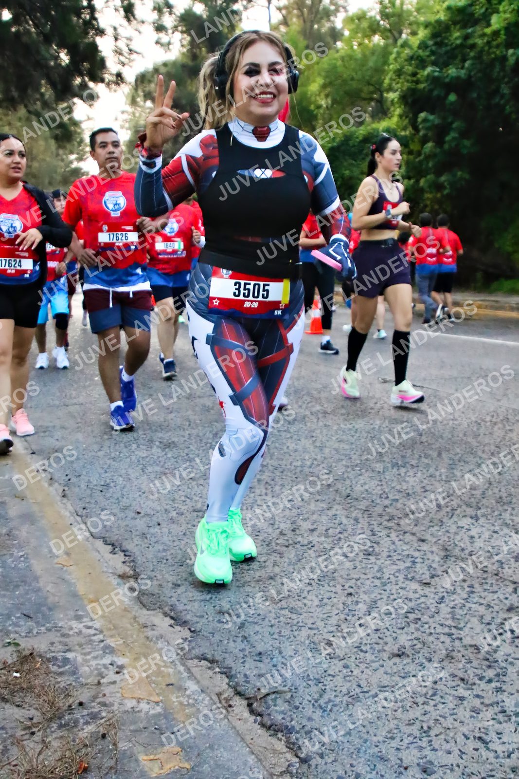 Foto de la CARRERA BIMBO GLOBAL RACE GUADALAJARA en Centro Comercial Andares, Blvd. Puerta de Hierro 4965, Zapopan a las 07:00 · dorsal 3505, 17626, 17624