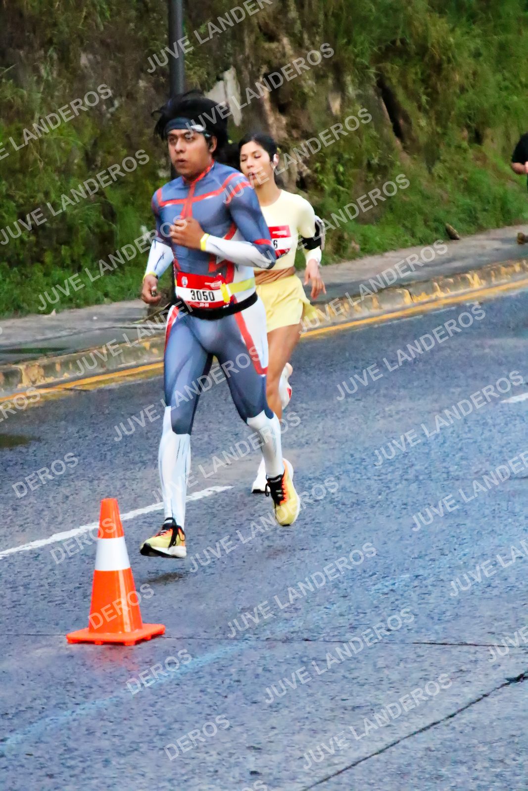 Foto de la CARRERA BIMBO GLOBAL RACE GUADALAJARA en Centro Comercial Andares, Blvd. Puerta de Hierro 4965, Zapopan a las 04:55 · dorsal 3050