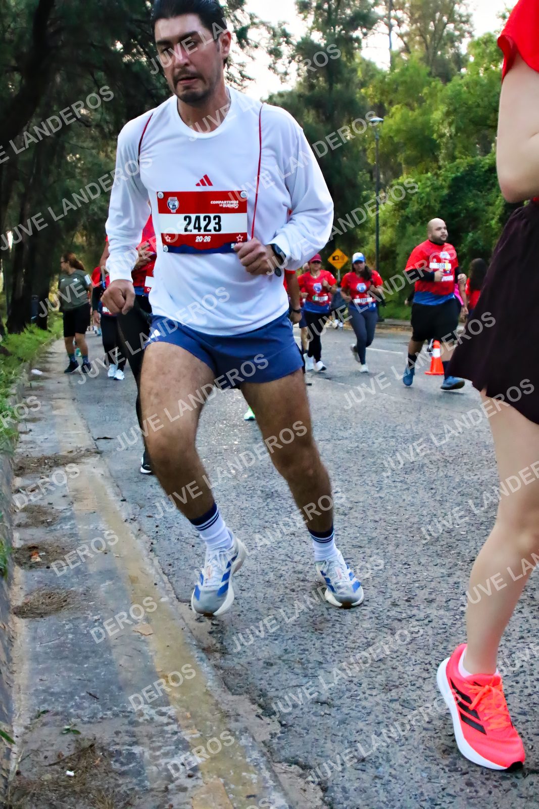 Foto de la CARRERA BIMBO GLOBAL RACE GUADALAJARA en Centro Comercial Andares, Blvd. Puerta de Hierro 4965, Zapopan a las 07:04 · dorsal 2423