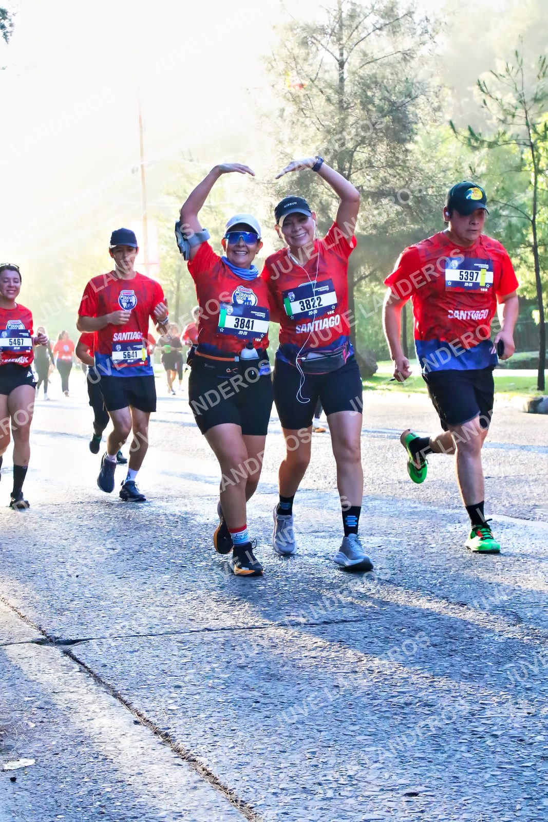 Foto de la CARRERA BIMBO GLOBAL RACE GUADALAJARA en Centro Comercial Andares, Blvd. Puerta de Hierro 4965, Zapopan a las 07:26 · dorsal 3841, 5467, 5397, 5641