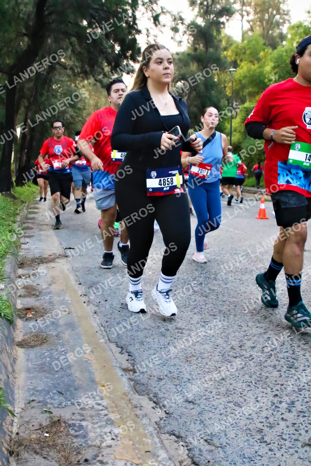 Foto de la CARRERA BIMBO GLOBAL RACE GUADALAJARA en Centro Comercial Andares, Blvd. Puerta de Hierro 4965, Zapopan a las 06:59 · dorsal 4858, 46, 2017, 14