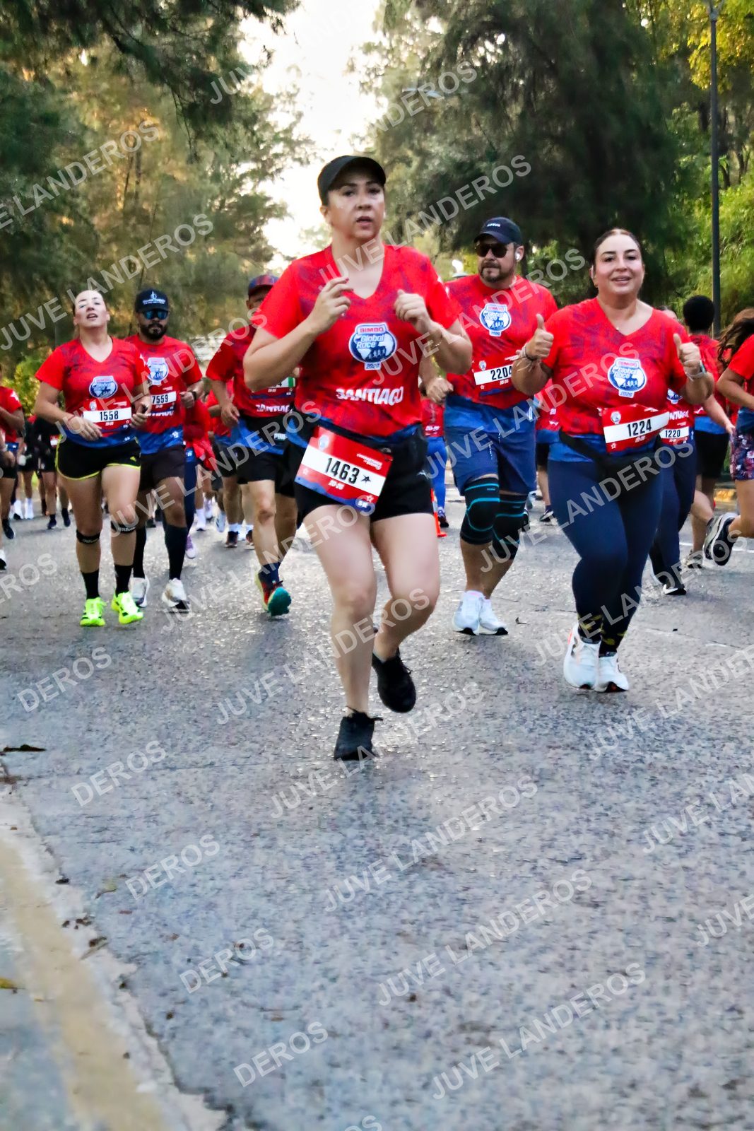 Foto de la CARRERA BIMBO GLOBAL RACE GUADALAJARA en Centro Comercial Andares, Blvd. Puerta de Hierro 4965, Zapopan a las 06:58 · dorsal 1463, 1224, 1558, 1220